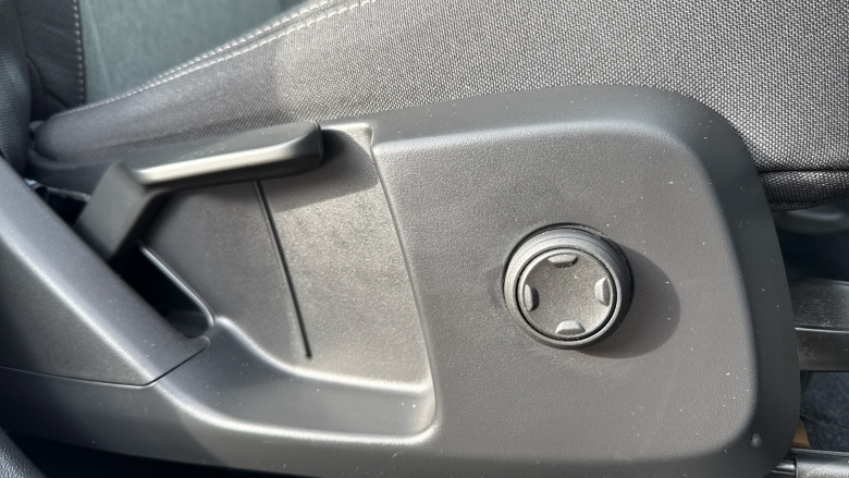 Volvo XC40 2.0 B3P Core 5dr Auto Petrol Estate